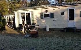 Chalet 4-5 Pers in Epe F16 Van alle gemakken voorzien Max aantal volwassenen is 4